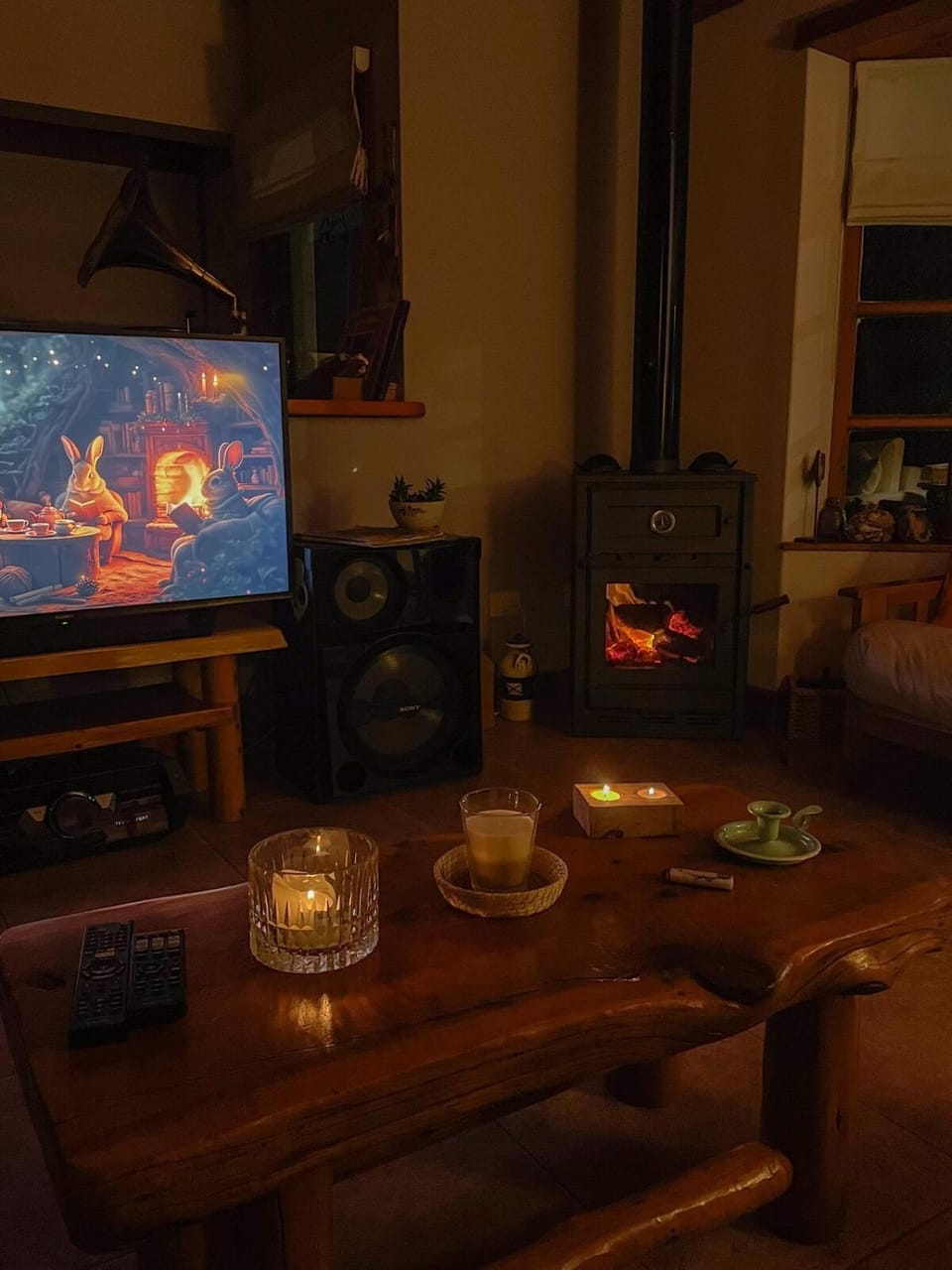 TV and multimedia, Living room, Evening entertainment
