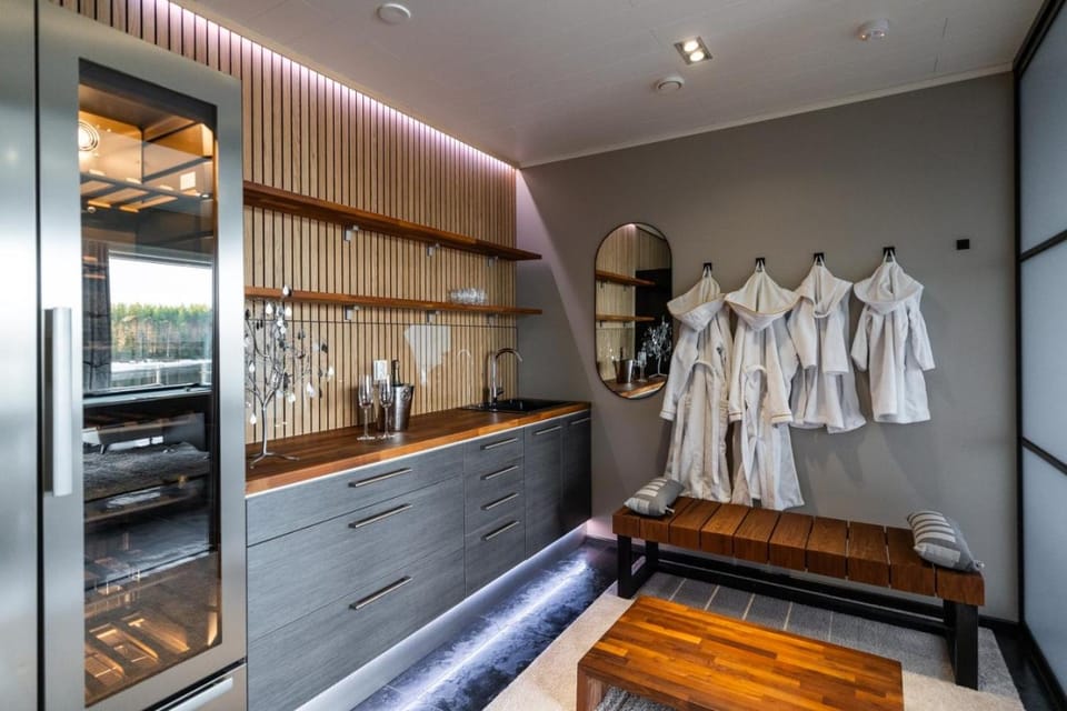 Bed, Photo of the whole room, Bedroom, minibar, towels