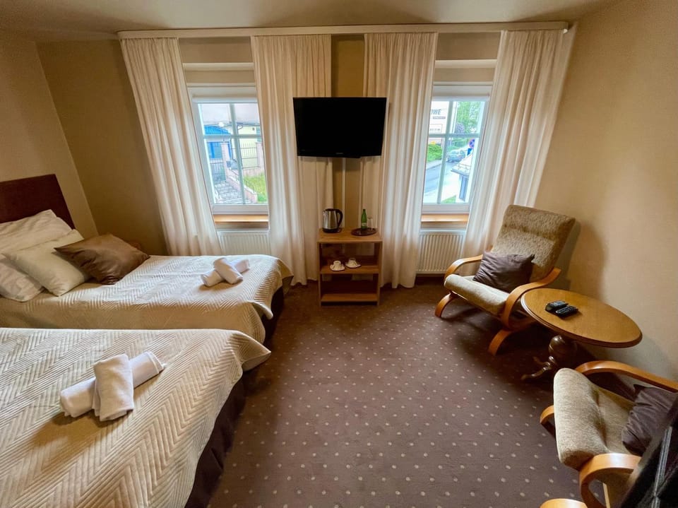 Bed, Photo of the whole room, Seating area, Bedroom, towels
