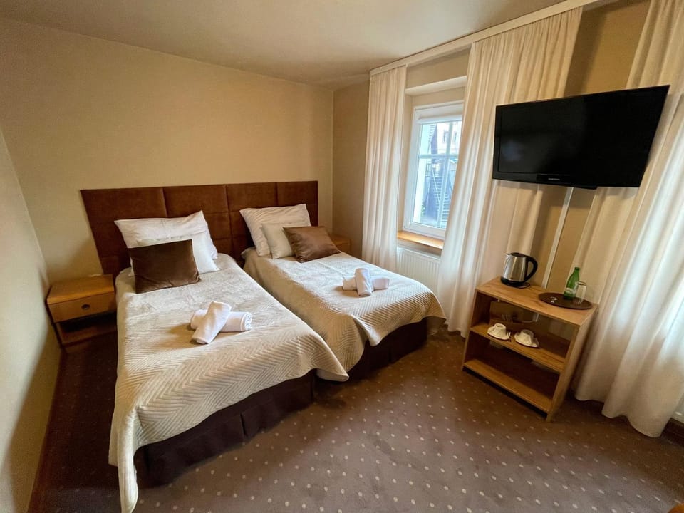 Bed, TV and multimedia, Coffee/tea facilities, Photo of the whole room, Bedroom, towels