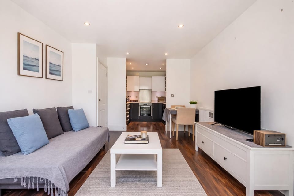 Communal lounge/ TV room, Living room, Seating area, Evening entertainment