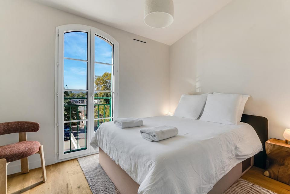 Bed, Bird's eye view, View (from property/room), View (from property/room), Photo of the whole room, Bedroom, towels, wardrobe