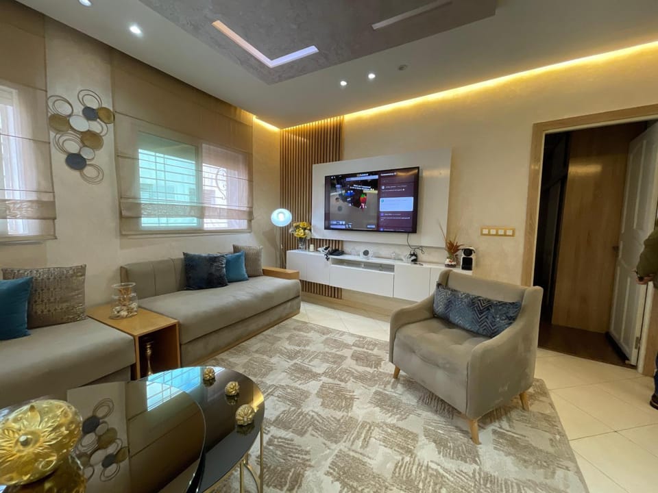 Communal lounge/ TV room, TV and multimedia, Living room, Seating area, Evening entertainment