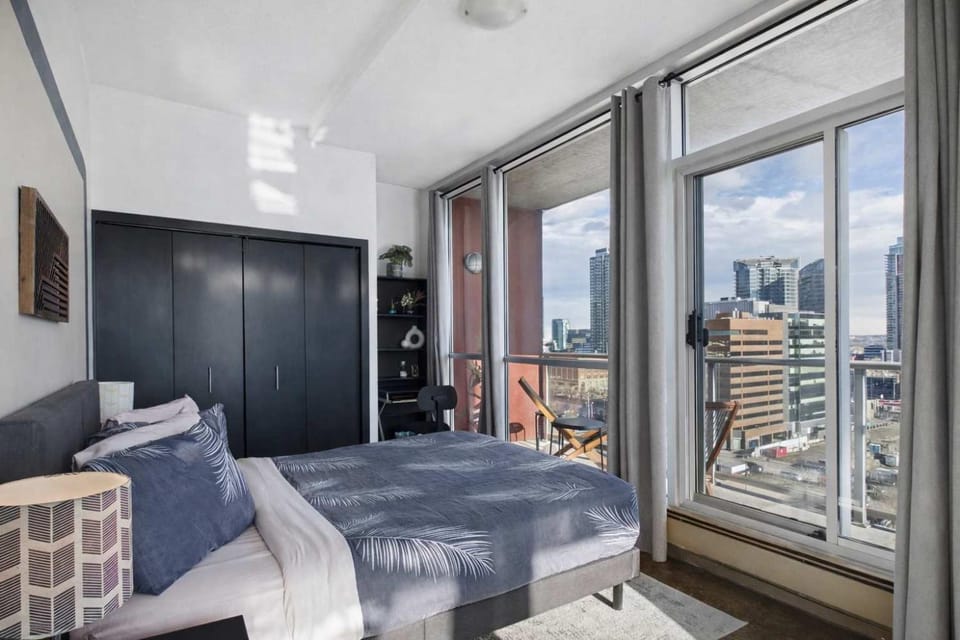 Modern Beltline Escape Sky-High Views DT Views House in Calgary