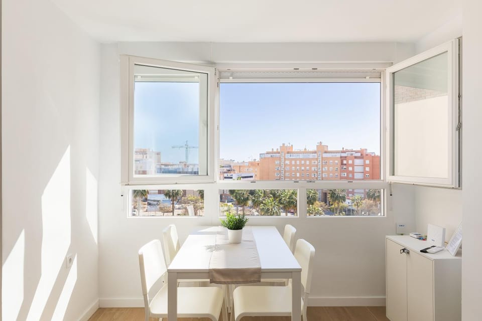 Dining area, City view
