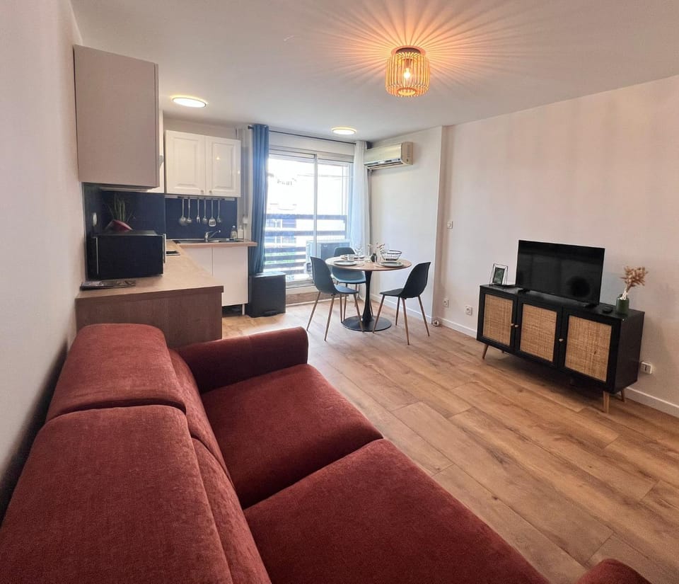 TV and multimedia, Kitchen or kitchenette, Living room, Dining area