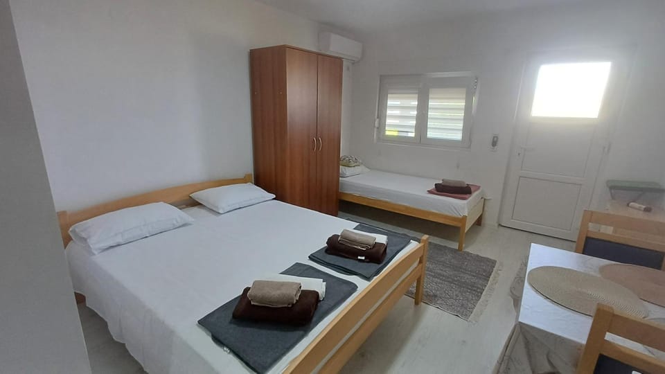 Bed, Photo of the whole room, wardrobe