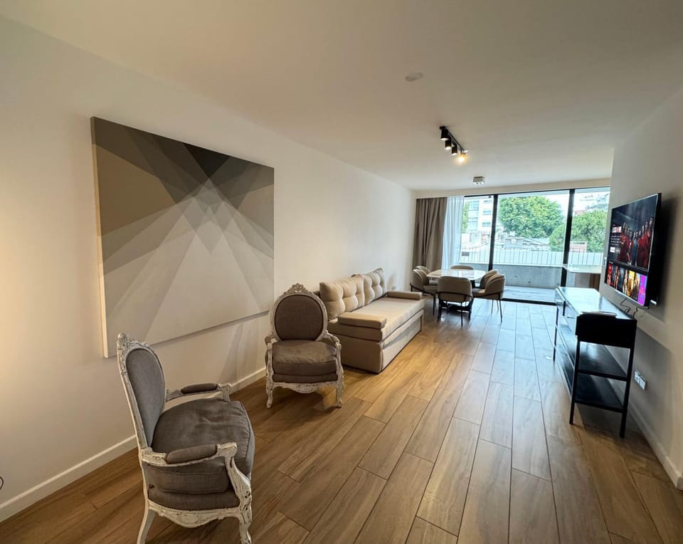 Communal lounge/ TV room, TV and multimedia, Living room, Seating area, Evening entertainment