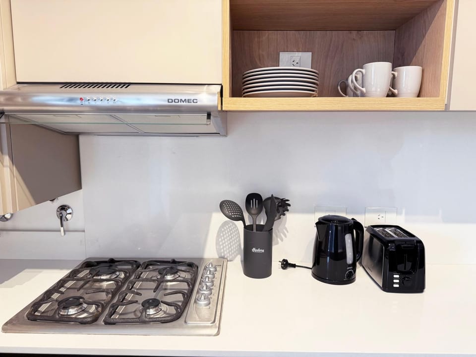 Coffee/tea facilities, Kitchen or kitchenette, minibar, stove, toaster