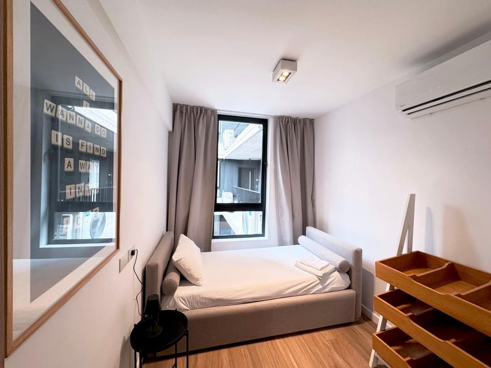Bed, Photo of the whole room, Bedroom, air conditioner