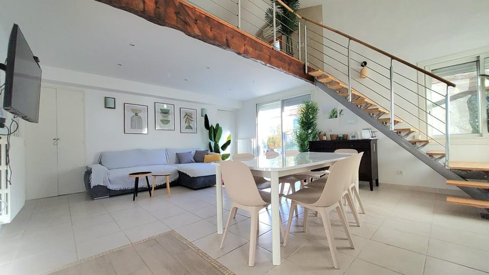 Living room, Dining area