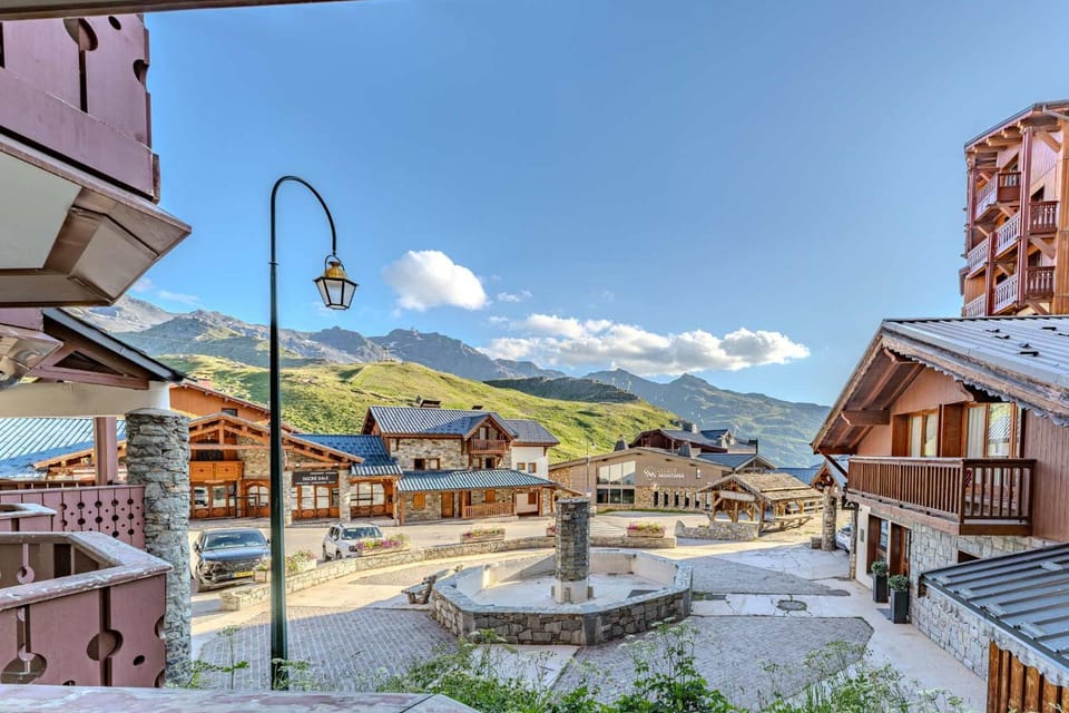 Property building, Mountain view, Location