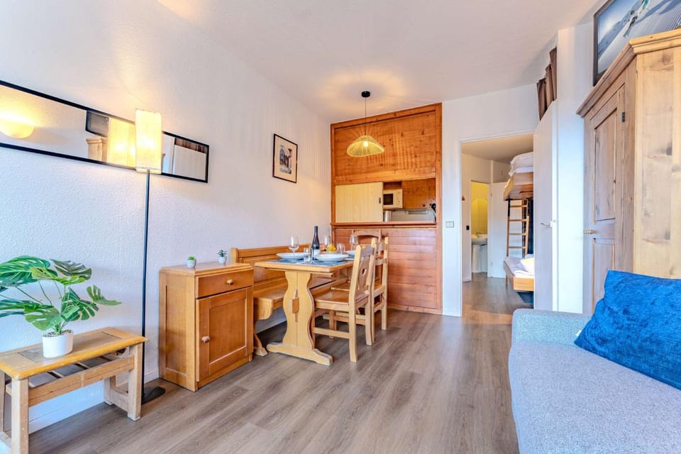 Living room, Seating area, pet friendly, stove
