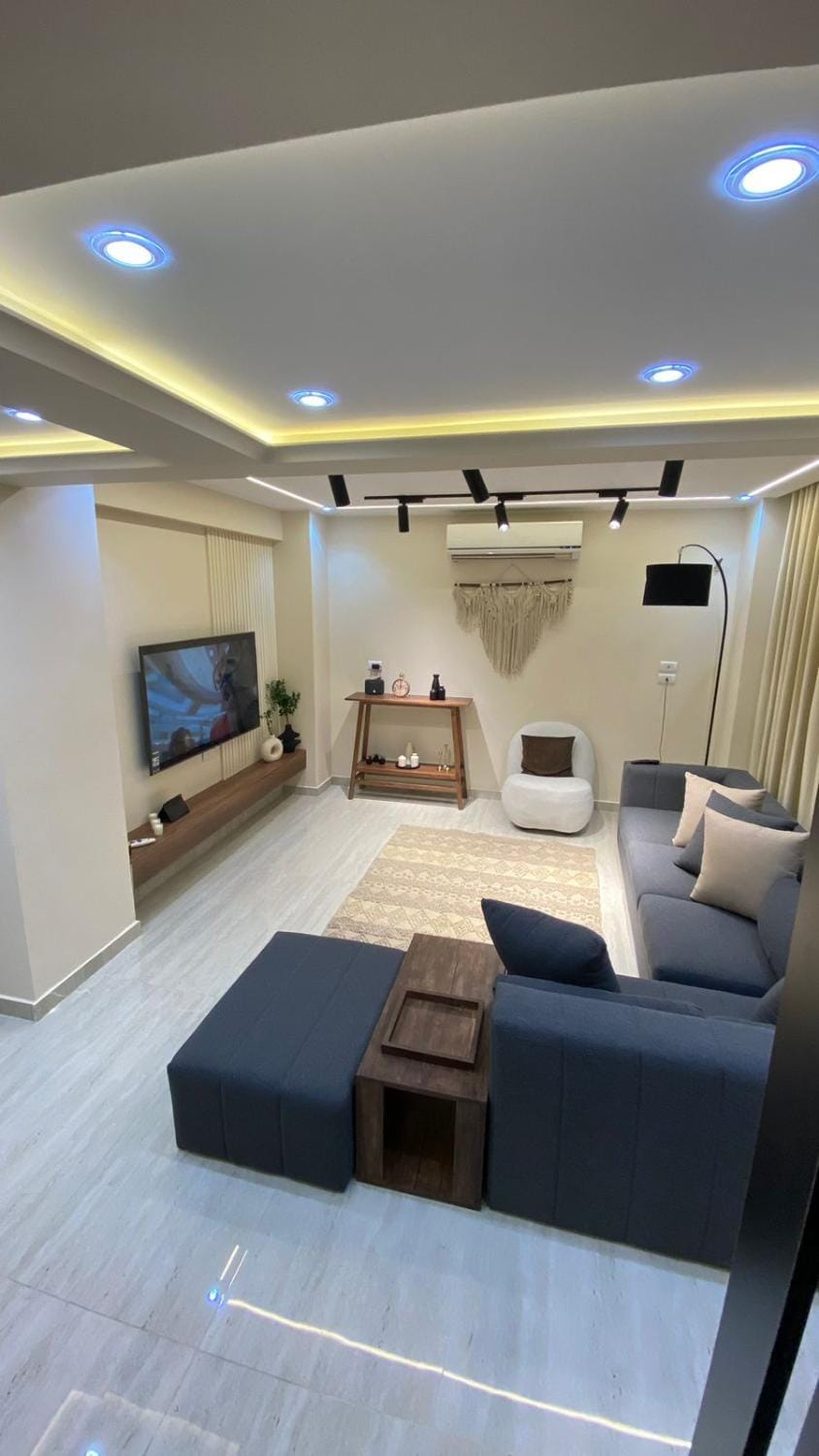 شقه فندقية فاخرة المهندسين شارع جامعة الدول العربية الرئيسي Apartment in Egypt