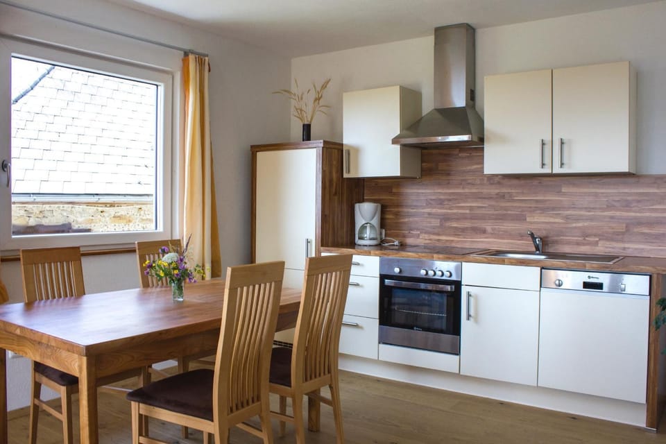 Kitchen or kitchenette, Seating area, Dining area
