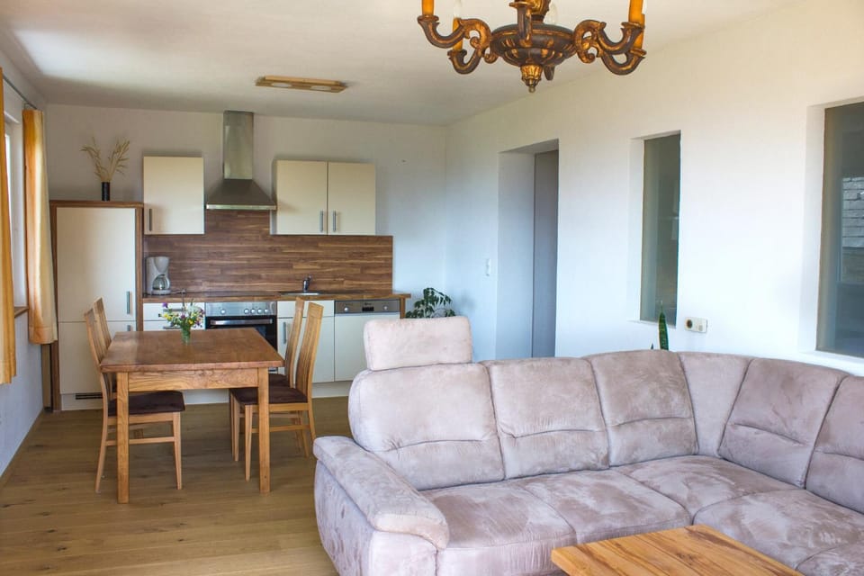 TV and multimedia, Kitchen or kitchenette, Living room, Seating area, Dining area