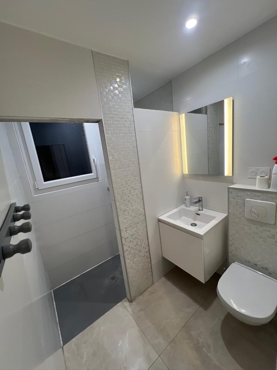 Maison Villa Nimes 4 Chambres, Piscine et 2 places parkings privés fermés House in Nimes