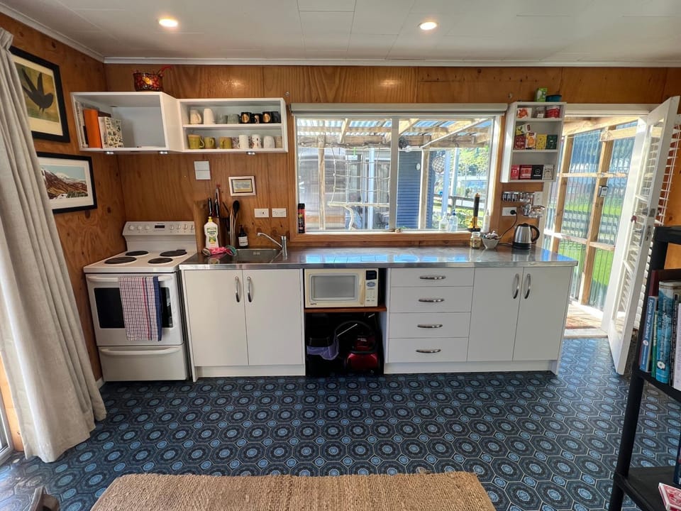 Kitchen or kitchenette, oven, pet friendly, stove, toaster