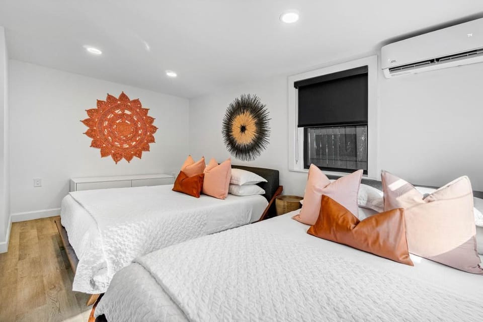 Hacienda Flamingo Unit 3 - Modern 1BR Hideaway with Double Queen Beds Apartment in West Palm Beach