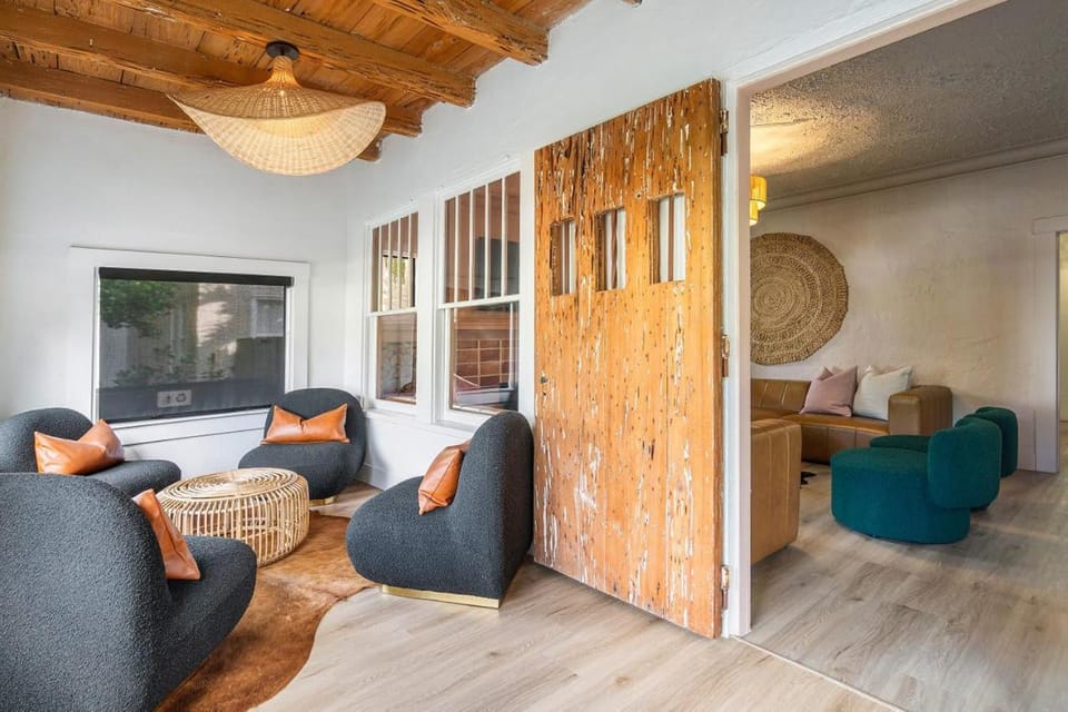 Hacienda Flamingo Unit 1 - Spacious Designer Flat with Sunroom & Style Apartment in West Palm Beach