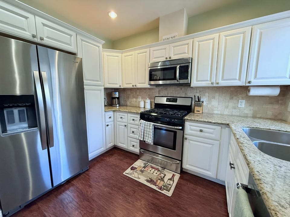 Kitchen or kitchenette, kitchen