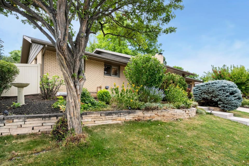 The Foundry Escape - Hot Tub, Bikes & Game Room House in Loveland