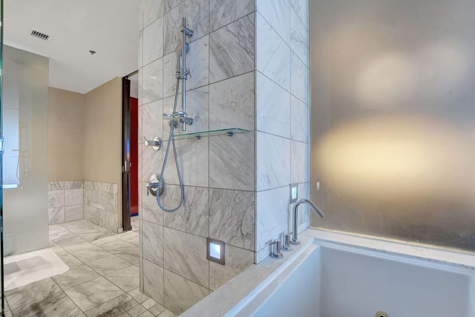 Palms Place 51st floor with Strip views and Balcony Apartment hotel in Paradise