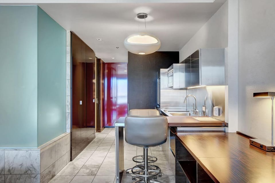 Palms Place 51st floor with Strip views and Balcony Apartment hotel in Paradise