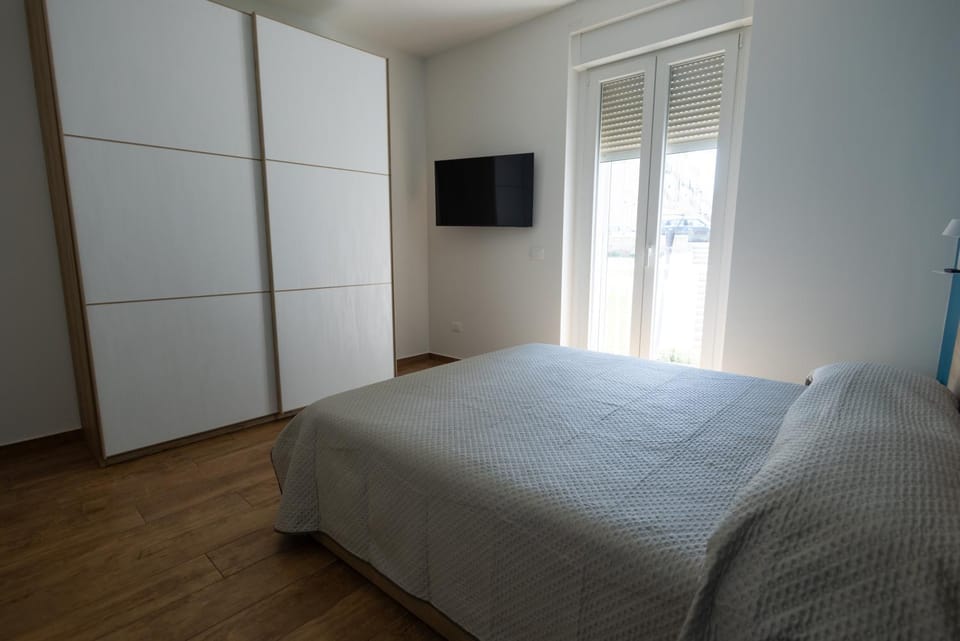 TV and multimedia, Bedroom, wardrobe