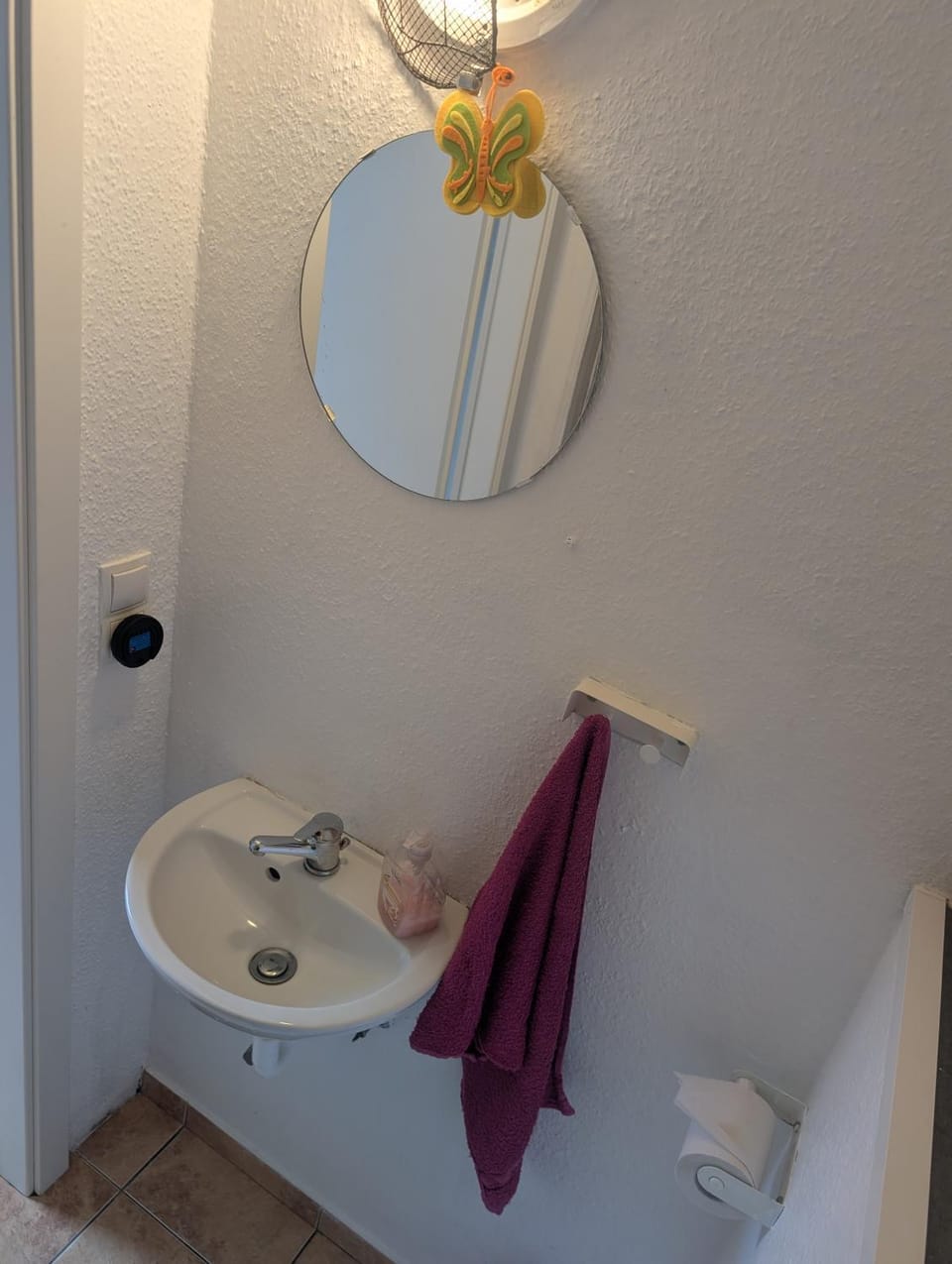 Toilet, towels