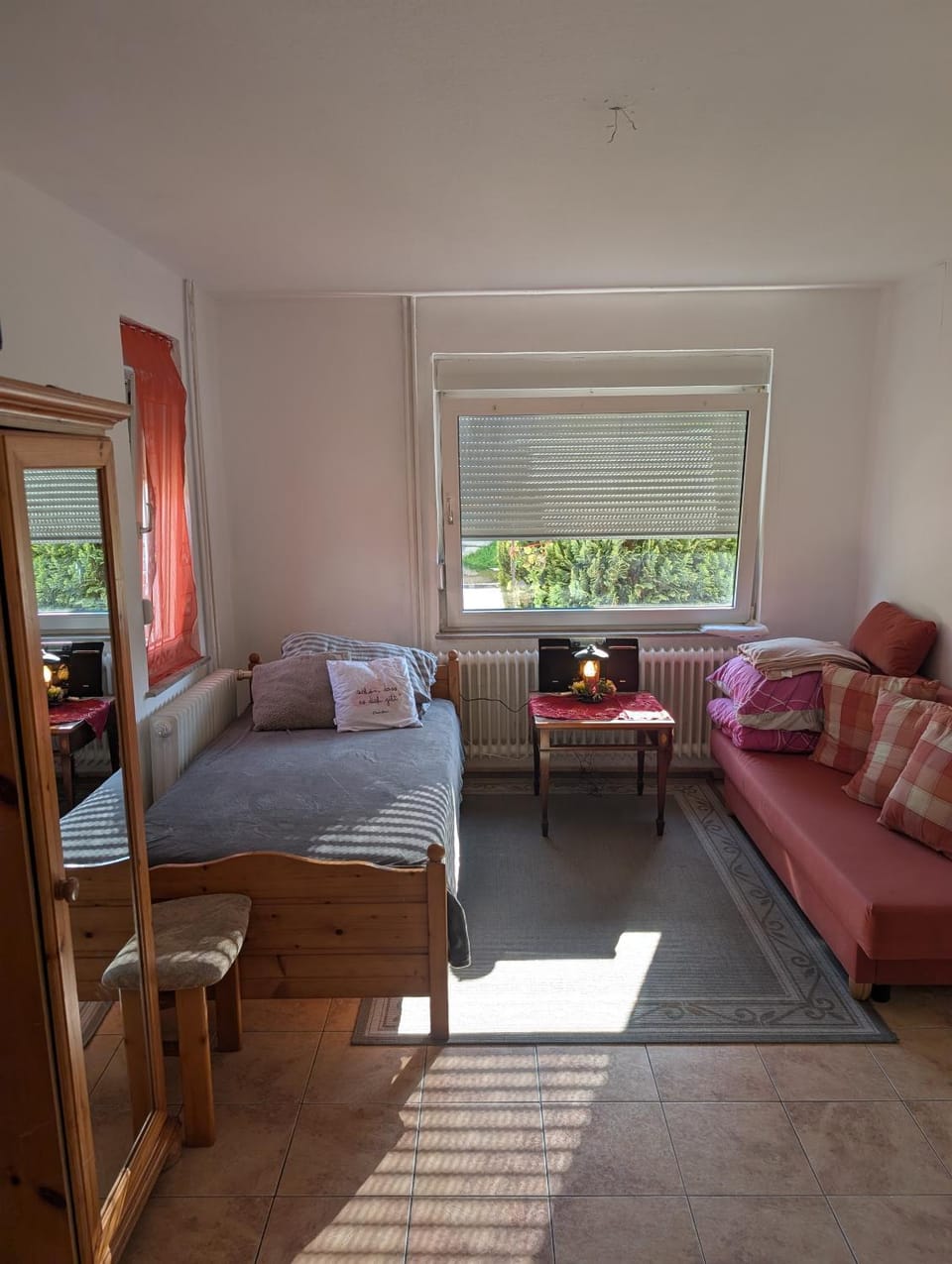 Bed, Photo of the whole room, Seating area, Bedroom