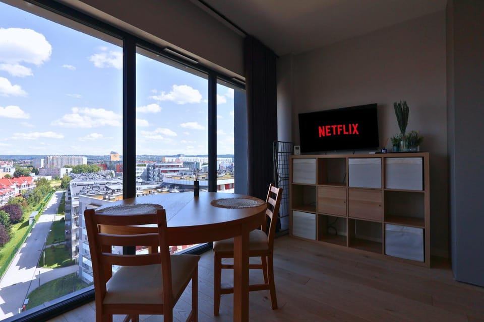 TV and multimedia, View (from property/room), Dining area, Evening entertainment