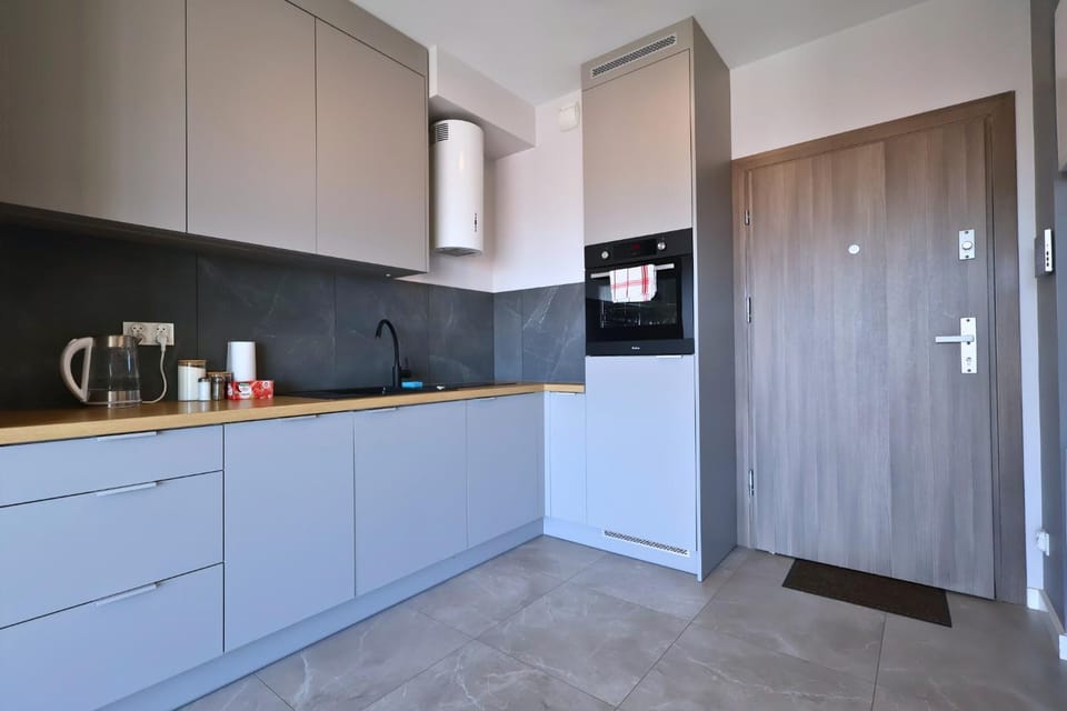 Coffee/tea facilities, Kitchen or kitchenette, stove