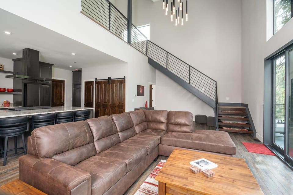 Mariposa Grove Creekside Retreat - To be featured on STAYCATION on the Destination Channel in 2026! Villa in Fish Camp