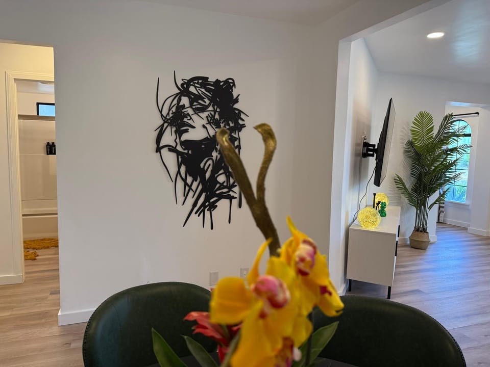 Modern Duplex with 6 beds and Sofa bed in Miracle Mile Longwood Hotel in San Fernando Valley