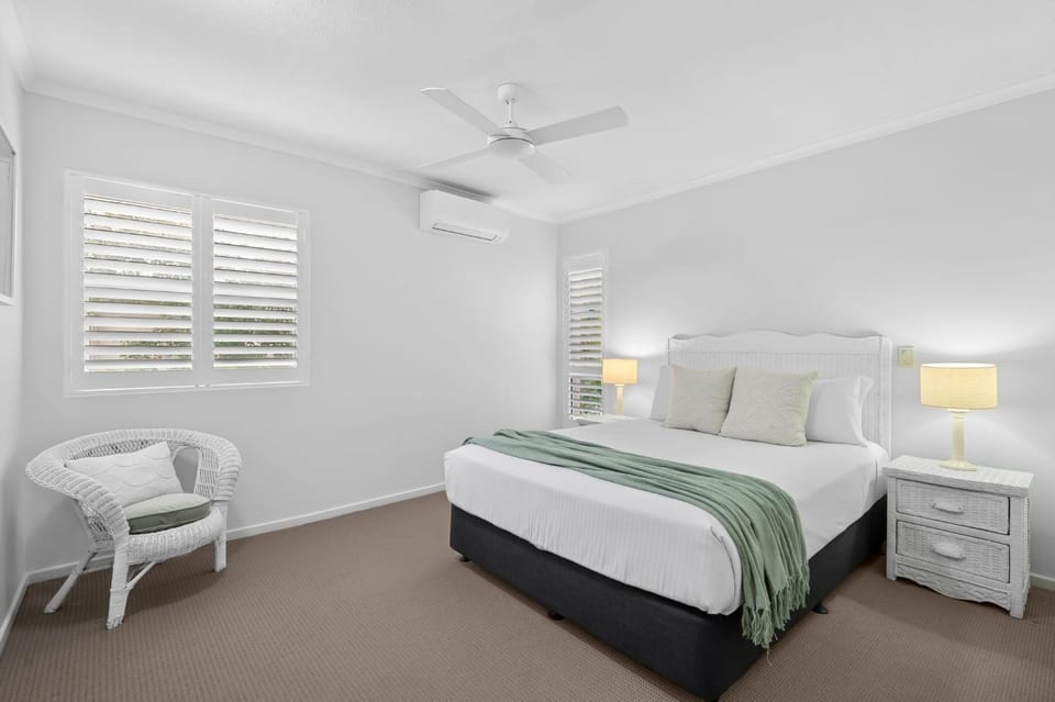 Bed, Bedroom, air conditioner