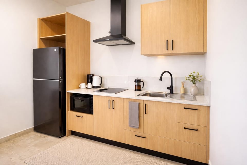 Coffee/tea facilities, Kitchen or kitchenette, dishwasher, oven, stove, toaster