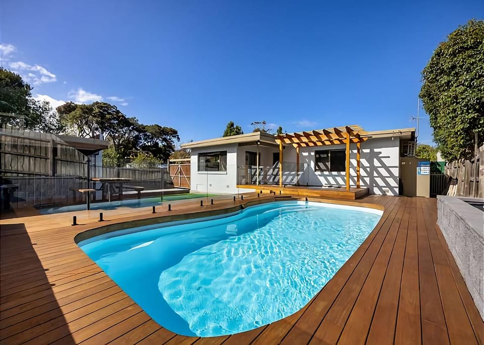Property building, Pool view, Swimming pool