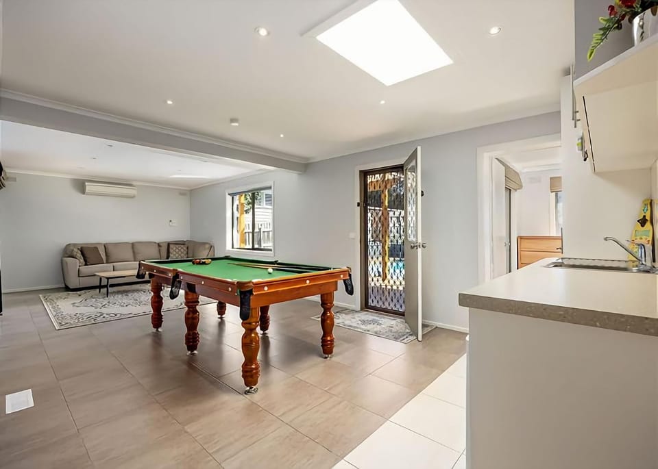 Illyria with Pool Spa and Relaxation House in Melbourne