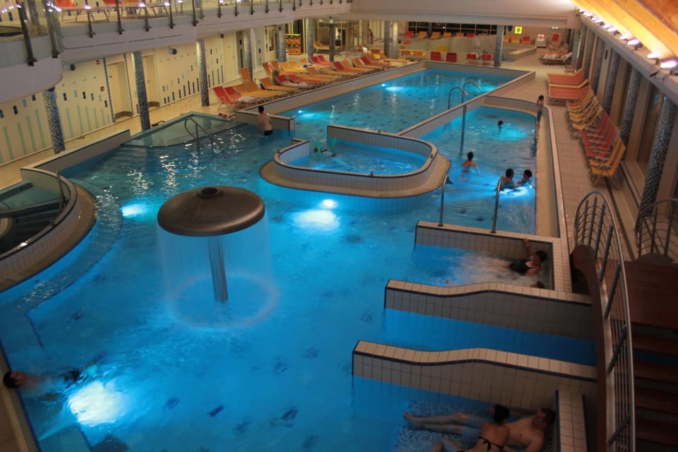 Spring, Winter, Summer, Hot Spring Bath, Hot Tub, Sauna, Solarium, Steam room, Aqua park, Evening entertainment, Autumn, On site, Swimming pool, Swimming pool, Entertainment, Sunset