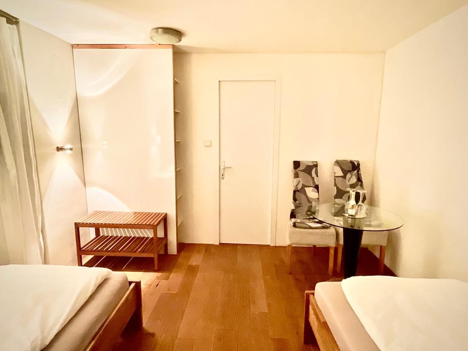 Bed, Photo of the whole room, Seating area, Bedroom
