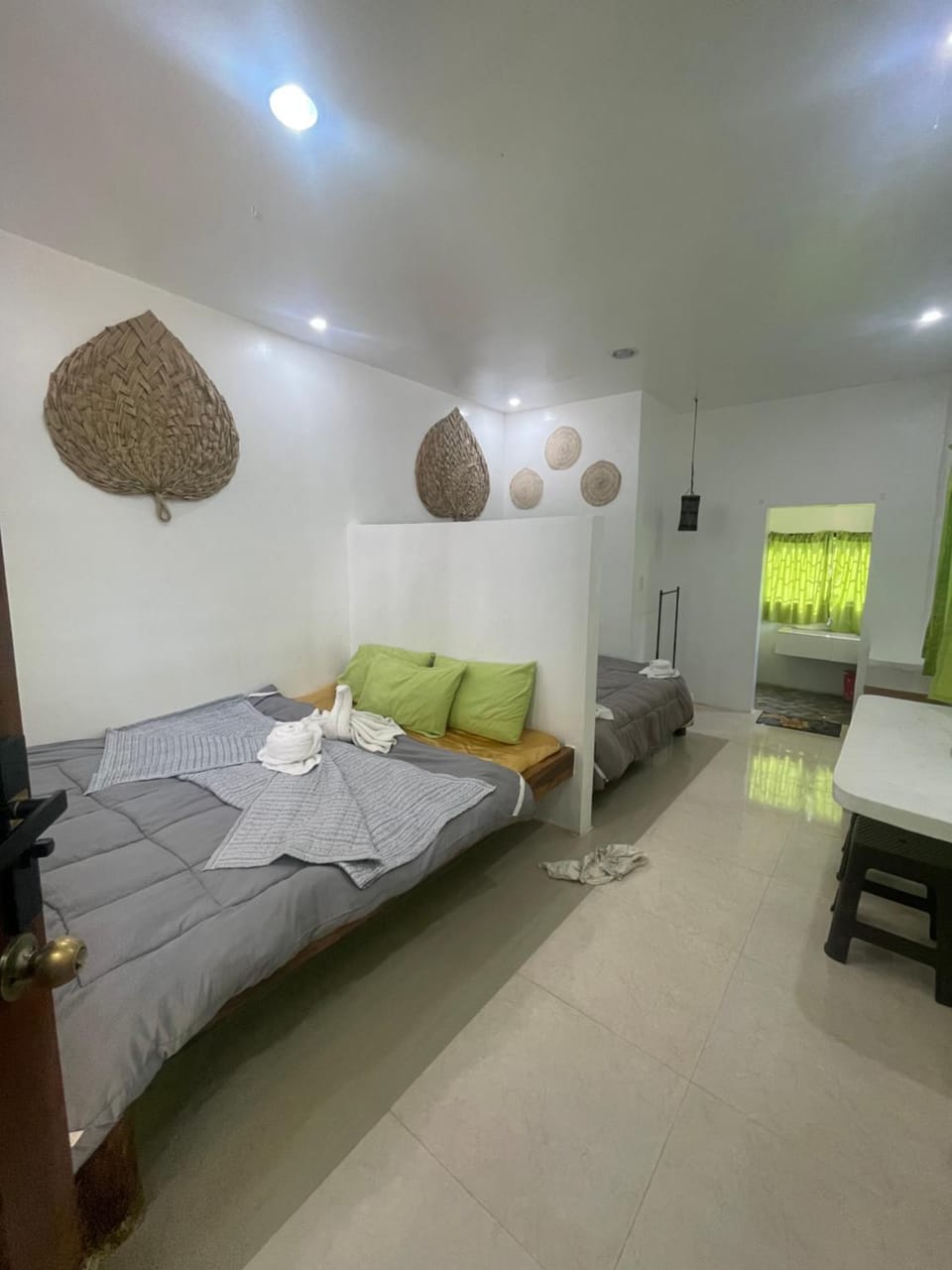 Bed, Photo of the whole room, towels