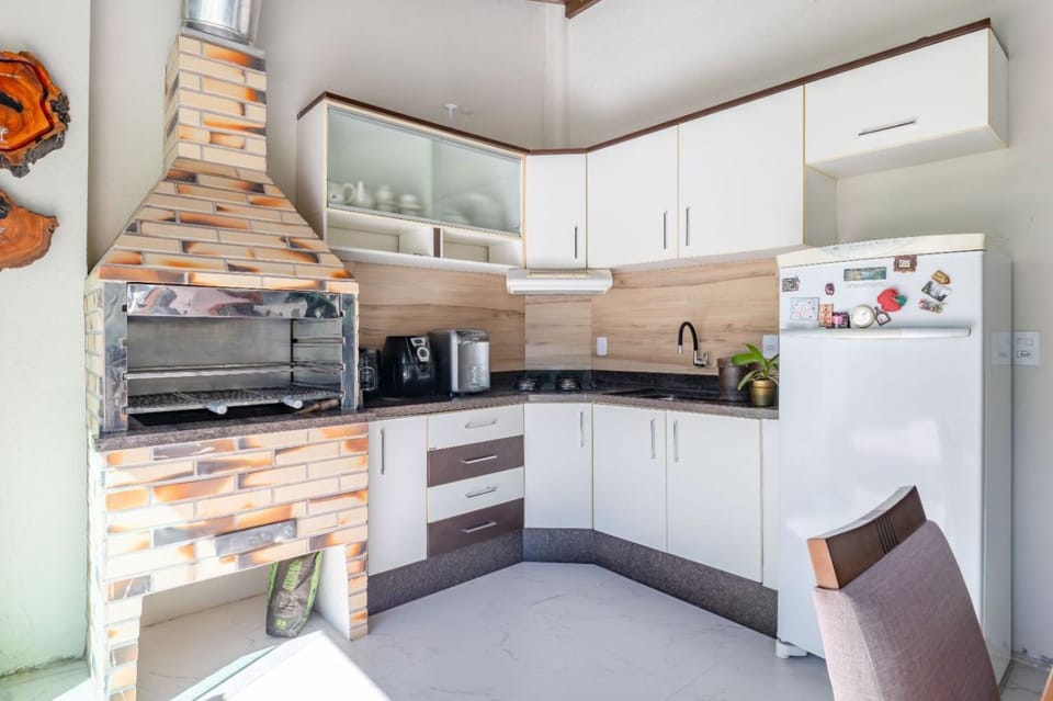 BBQ facilities, Kitchen or kitchenette, stove
