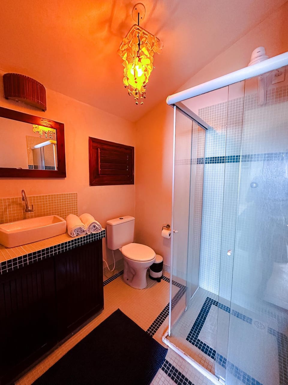 Shower, Toilet, Bathroom, Bath, towels