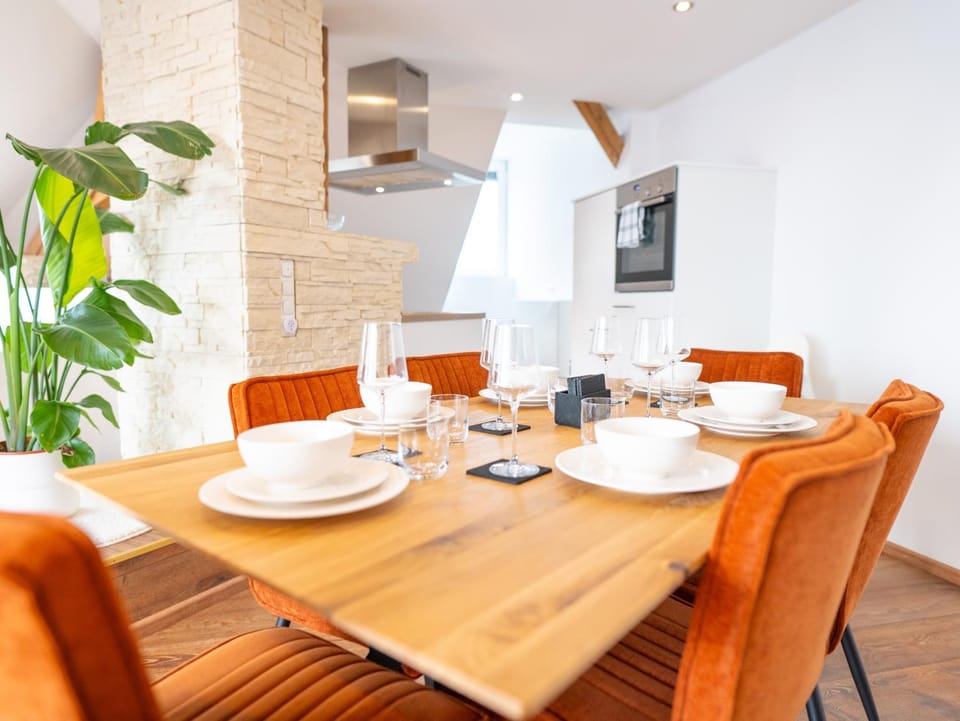 TV and multimedia, Coffee/tea facilities, Kitchen or kitchenette, Living room, Dining area