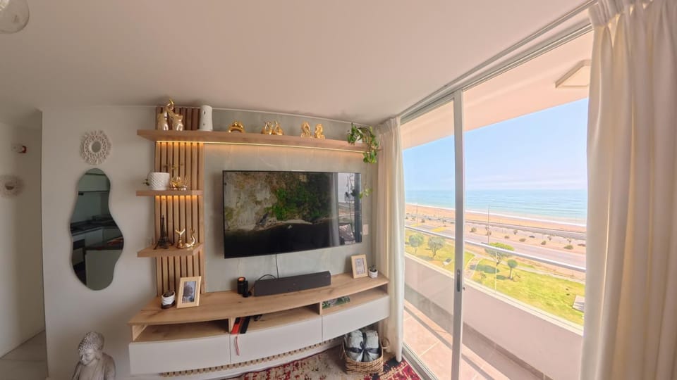Communal lounge/ TV room, Natural landscape, TV and multimedia