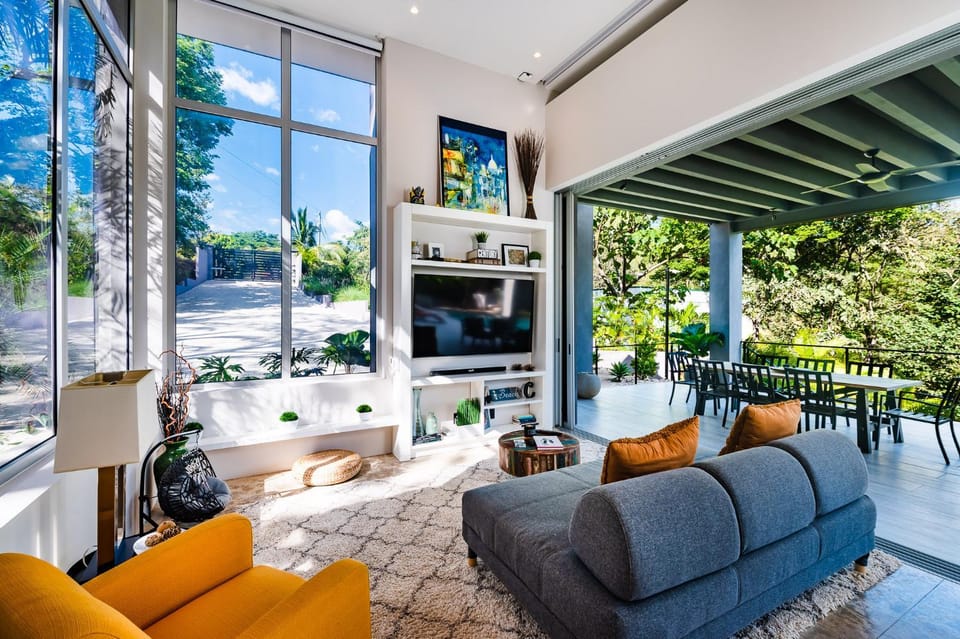 TV and multimedia, Seating area, Evening entertainment, Garden view
