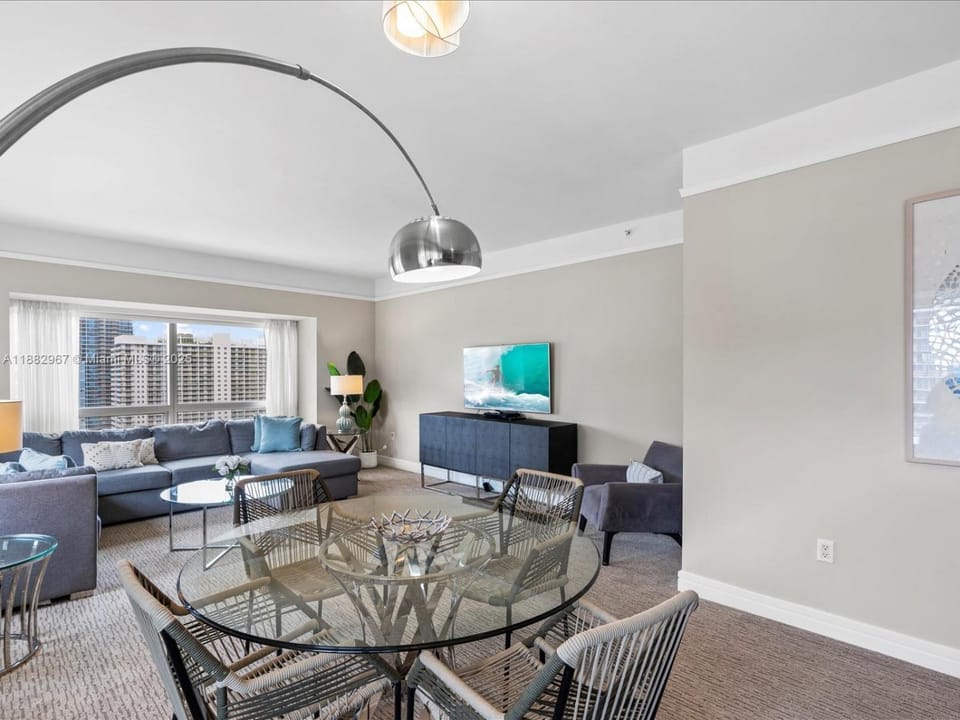 TV and multimedia, Living room, Dining area