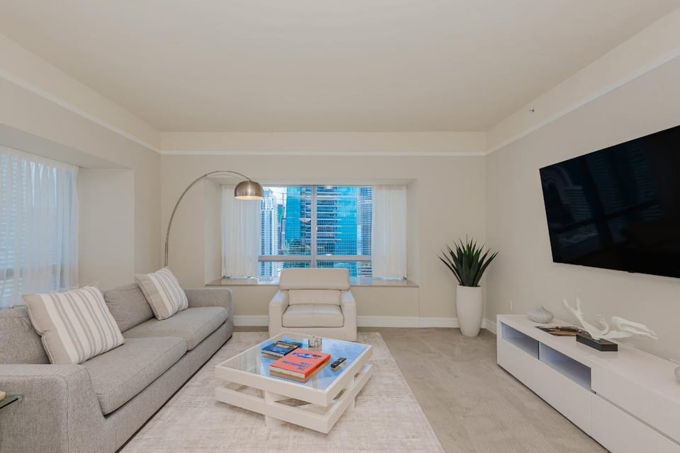 TV and multimedia, Living room, City view