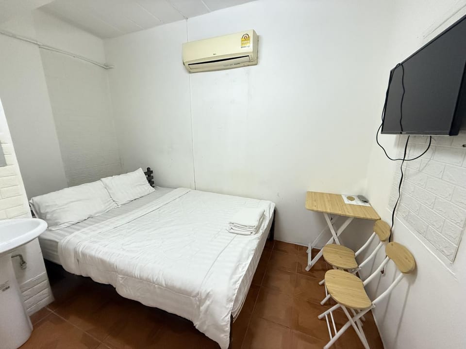 Bed, Bedroom, air conditioner